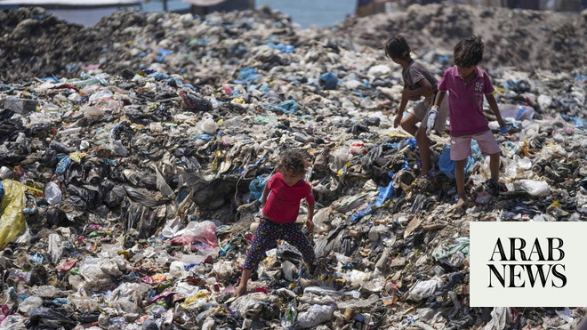 in-the-searing-heat-of-the-gaza-summer,-palestinians-are-surrounded-by-sewage-and-garbage-–-arab-news