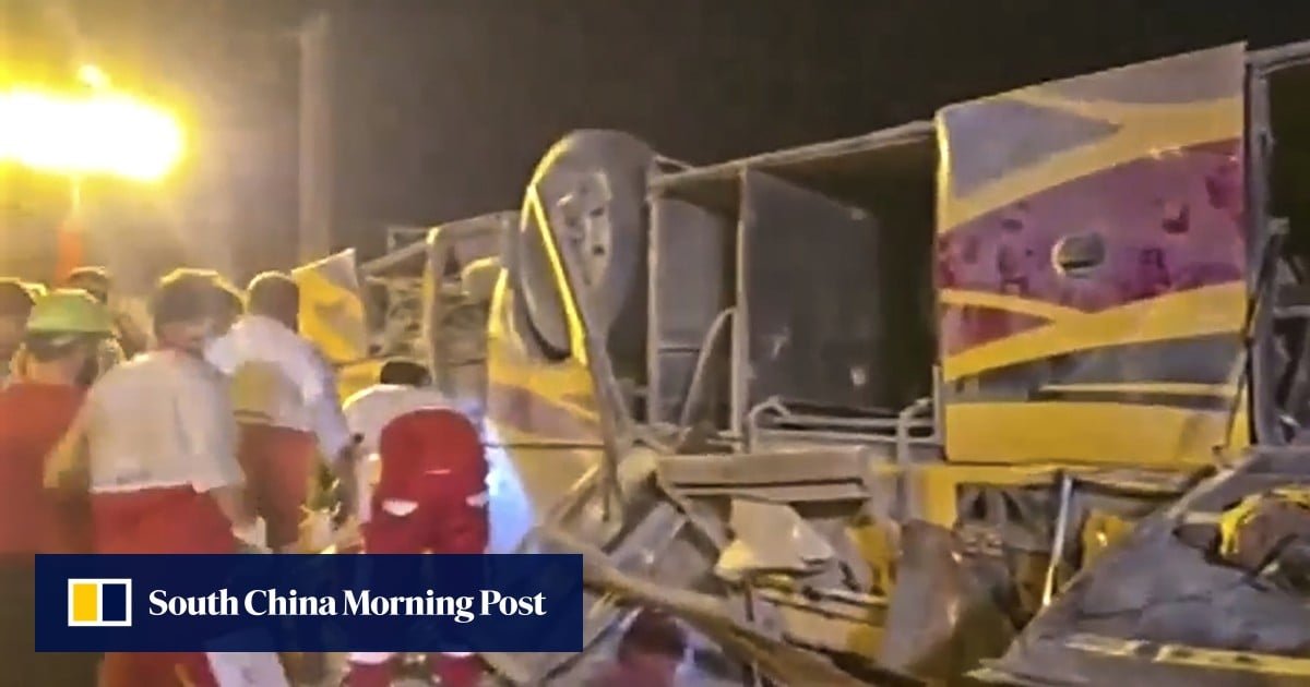 iran-bus-crash-kills-28-shiite-pilgrims-from-pakistan