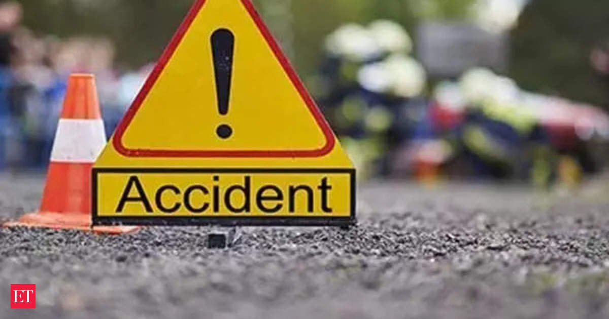 2-separate-bus-accidents-in-pakistan-leave-at-least-35-people-dead,-officials-say