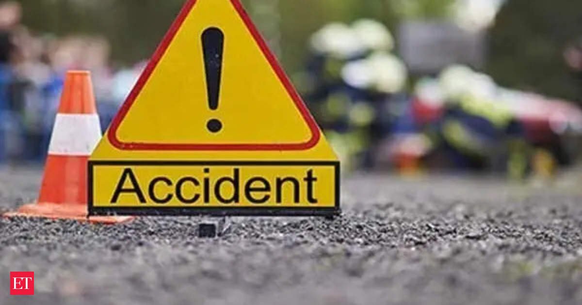 pakistani-pilgrim-bus-crashes-in-iran,-killing-three:-media