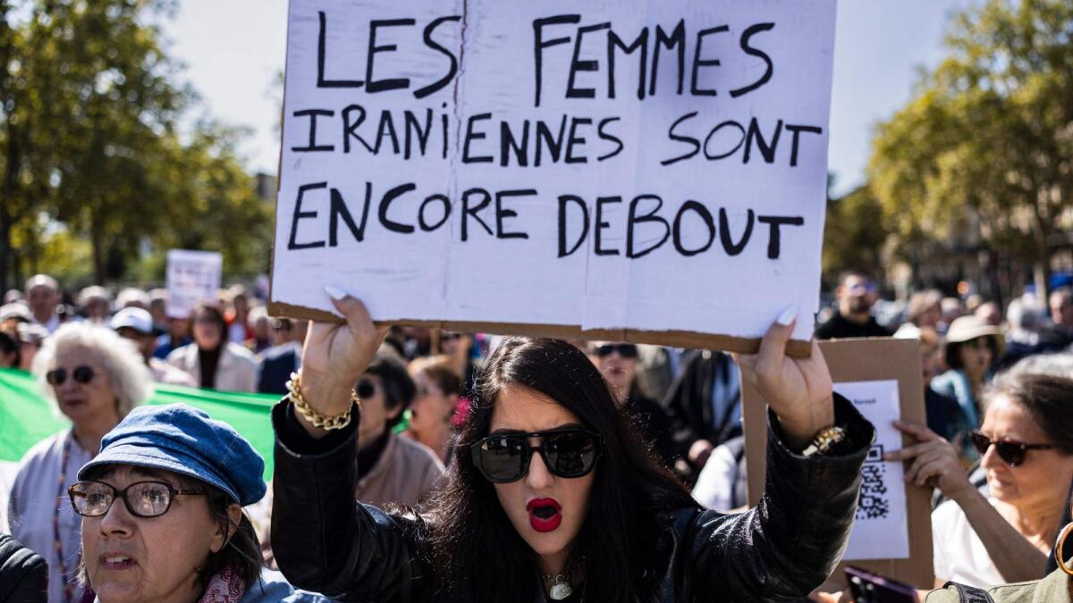 hundreds-rally-in-paris-for-iranian-women’s-rights