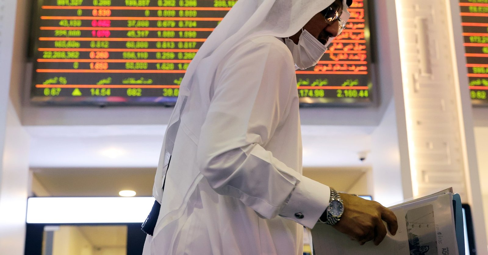 saudi-bourse-falls-on-oil;-qatar-gains