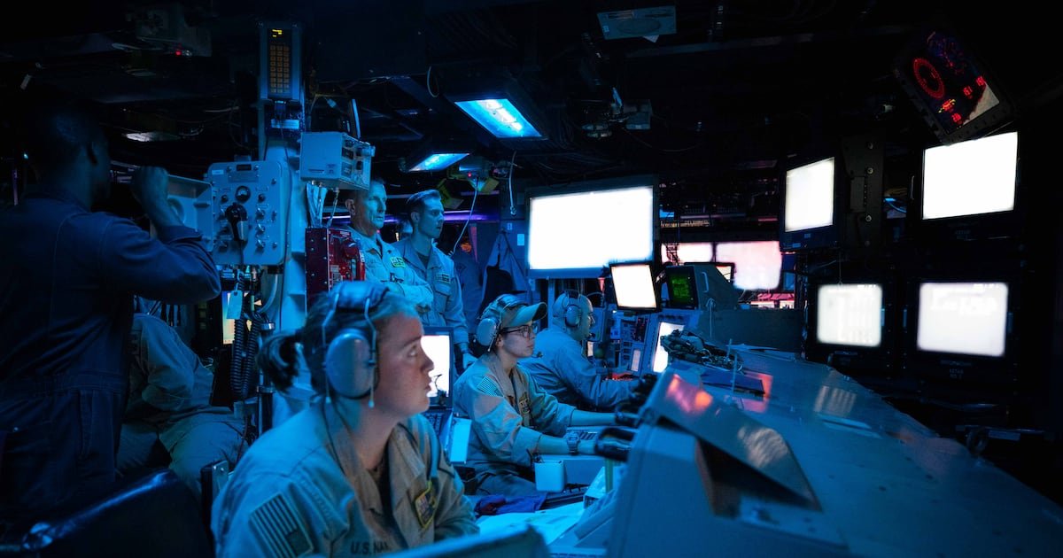 houthis-launch-barrage-of-missiles-and-drones-against-two-us-warships-in-red-sea