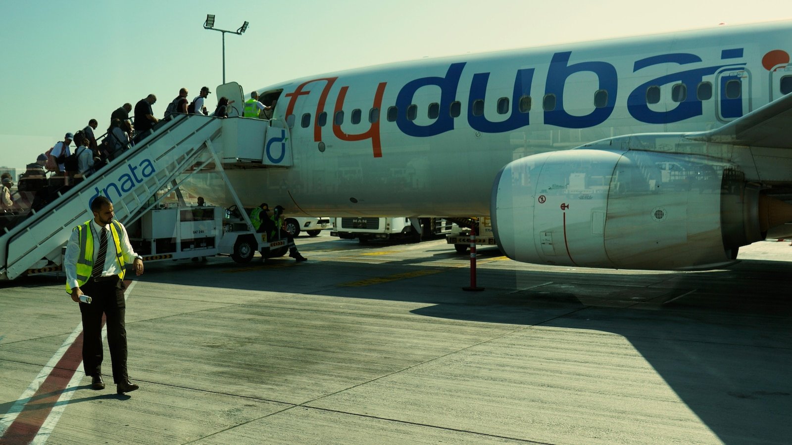 as-airlines-avoid-israel,-uae’s-flydubai-and-etihad-keep-up-flights-for-both-diplomacy-and-dollars