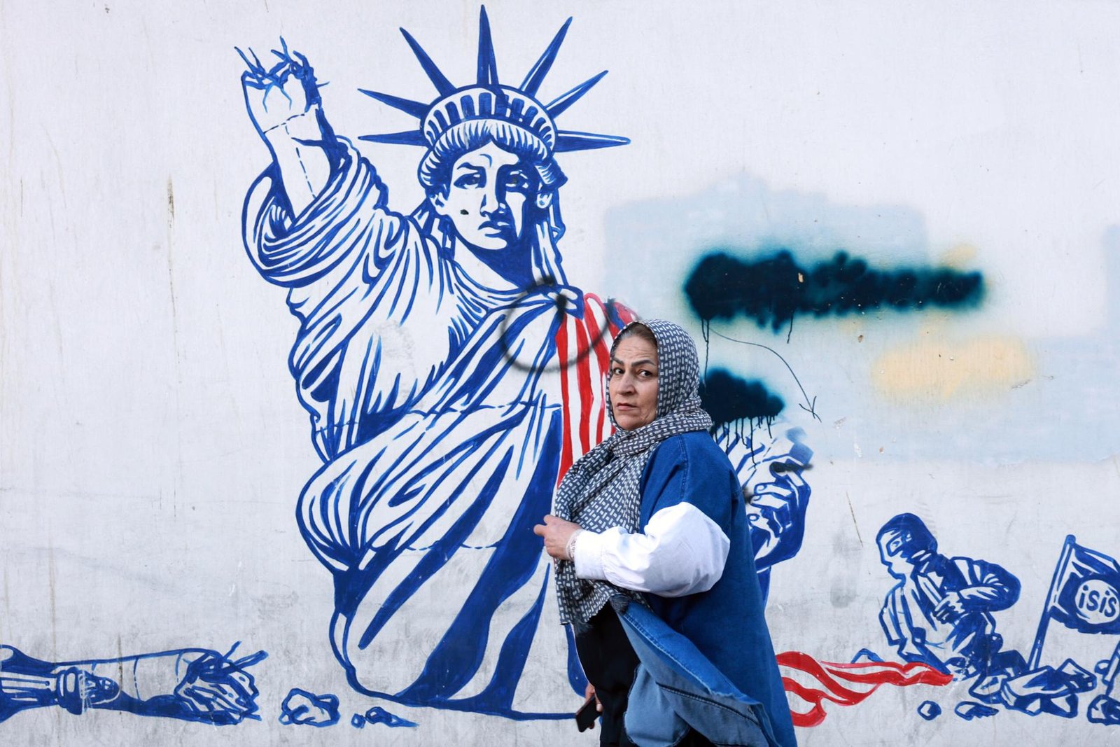 the-power-of-murals:-tehran’s-walls-as-a-canvas-of-ideology