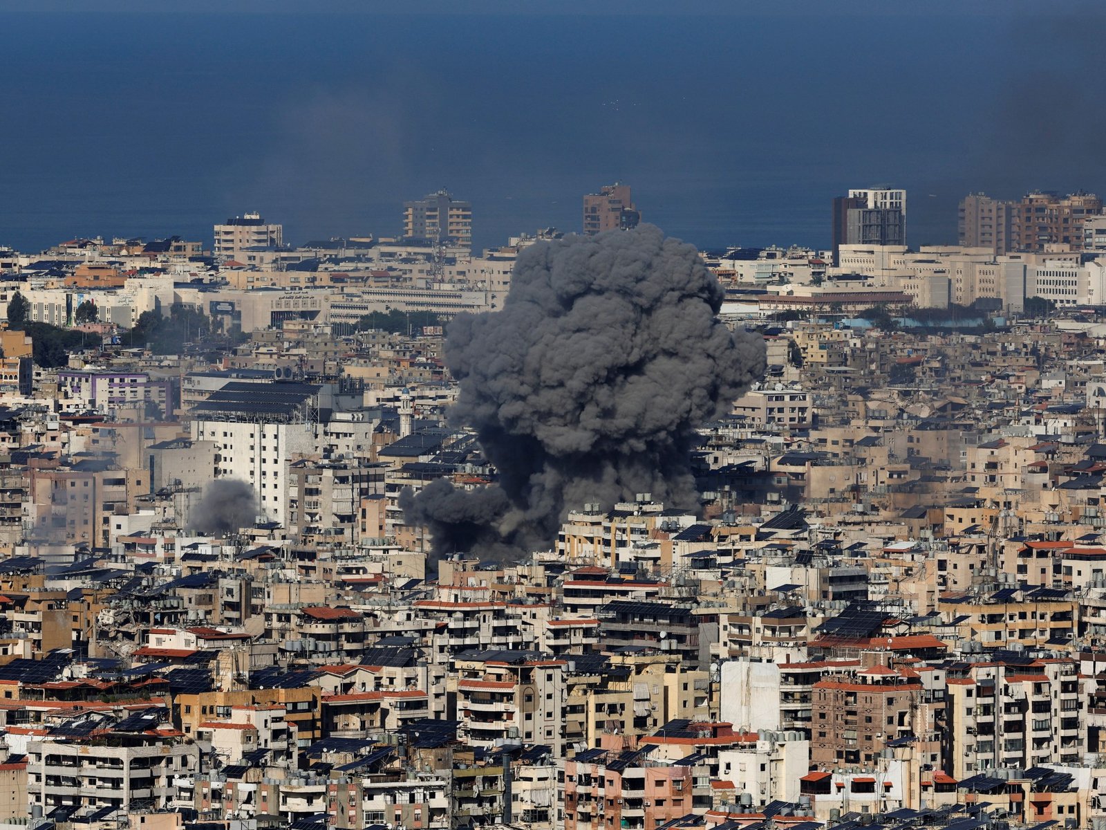 live:-israel-hits-beirut’s-southern-suburb,-attacks-continue-across-gaza