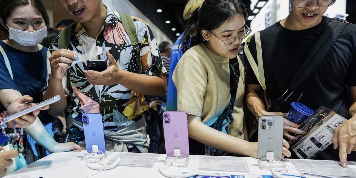 apple’s-said-to-increase-its-indonesia-investment-tenfold-to-reverse-iphone-sales-ban,-signaling-the-country’s-growing-importance-for-us.-tech-giant