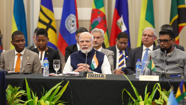 india-news-live-updates:-pm-modi-holds-bilateral-talks-with-dominica-pm-roosevelt-skerrit-in-georgetown