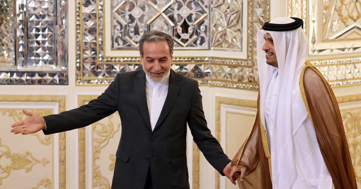 after-uae-visit,-qatari-pm-holds-talks-in-iran-as-hamas-officials-depart-doha