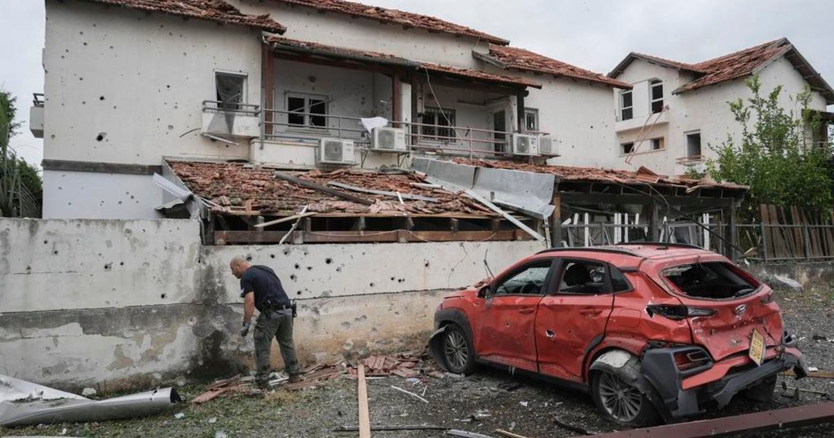 israeli-strike-kills-lebanese-soldier-as-hezbollah-fires-at-least-185-rockets-at-israel