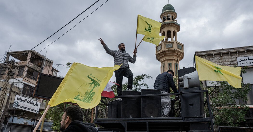 live-updates:-thousands-return-to-southern-lebanon-as-cease-fire-takes-effect