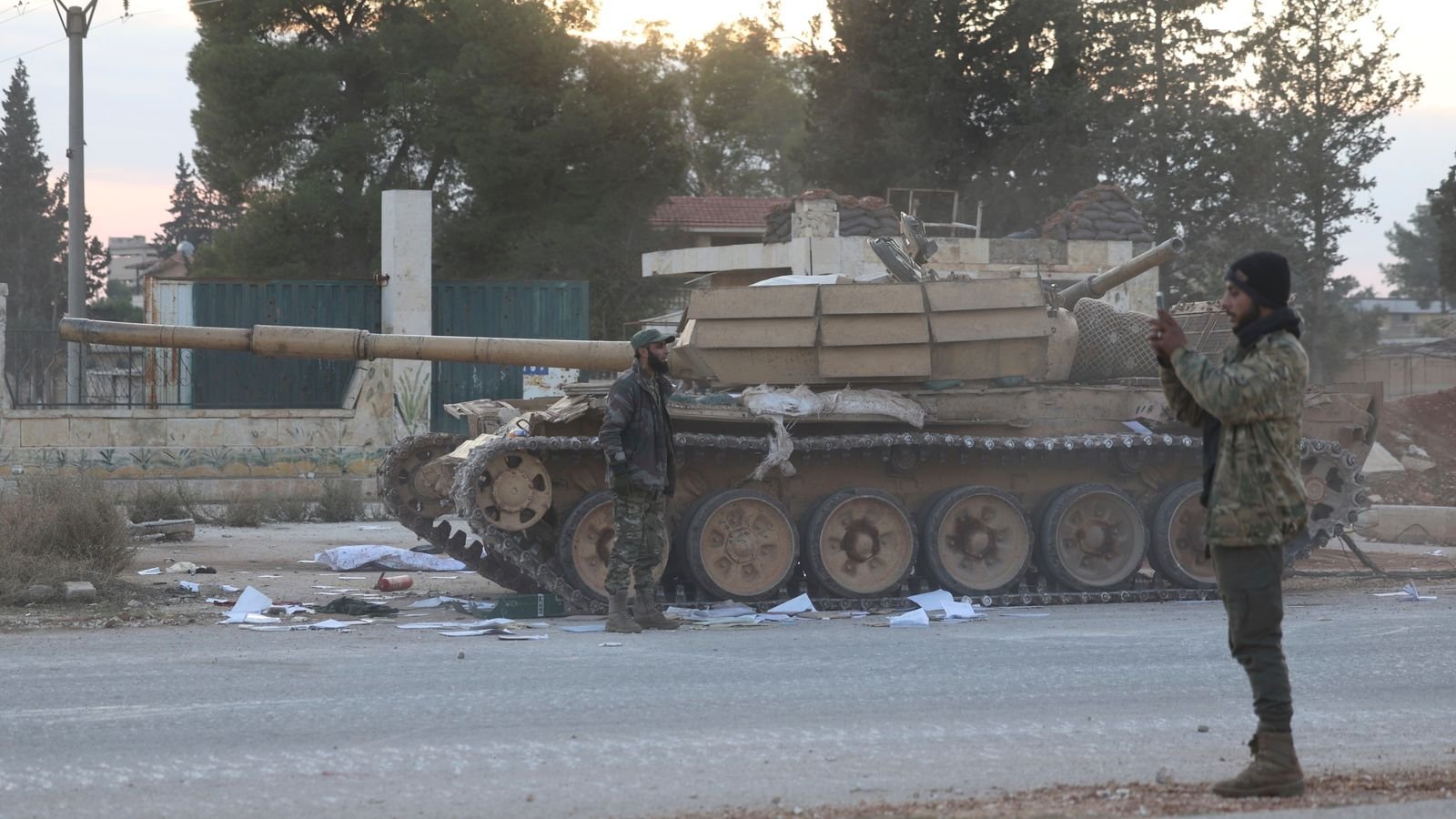 aleppo-airport-and-major-roads-closed-as-syrian-rebel-fighters-step-up-attacks,-reports