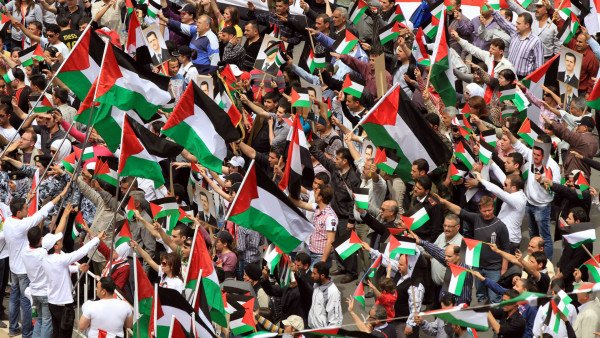 did-syrian-rebels-stomp-on-palestinian-flags-in-aleppo?