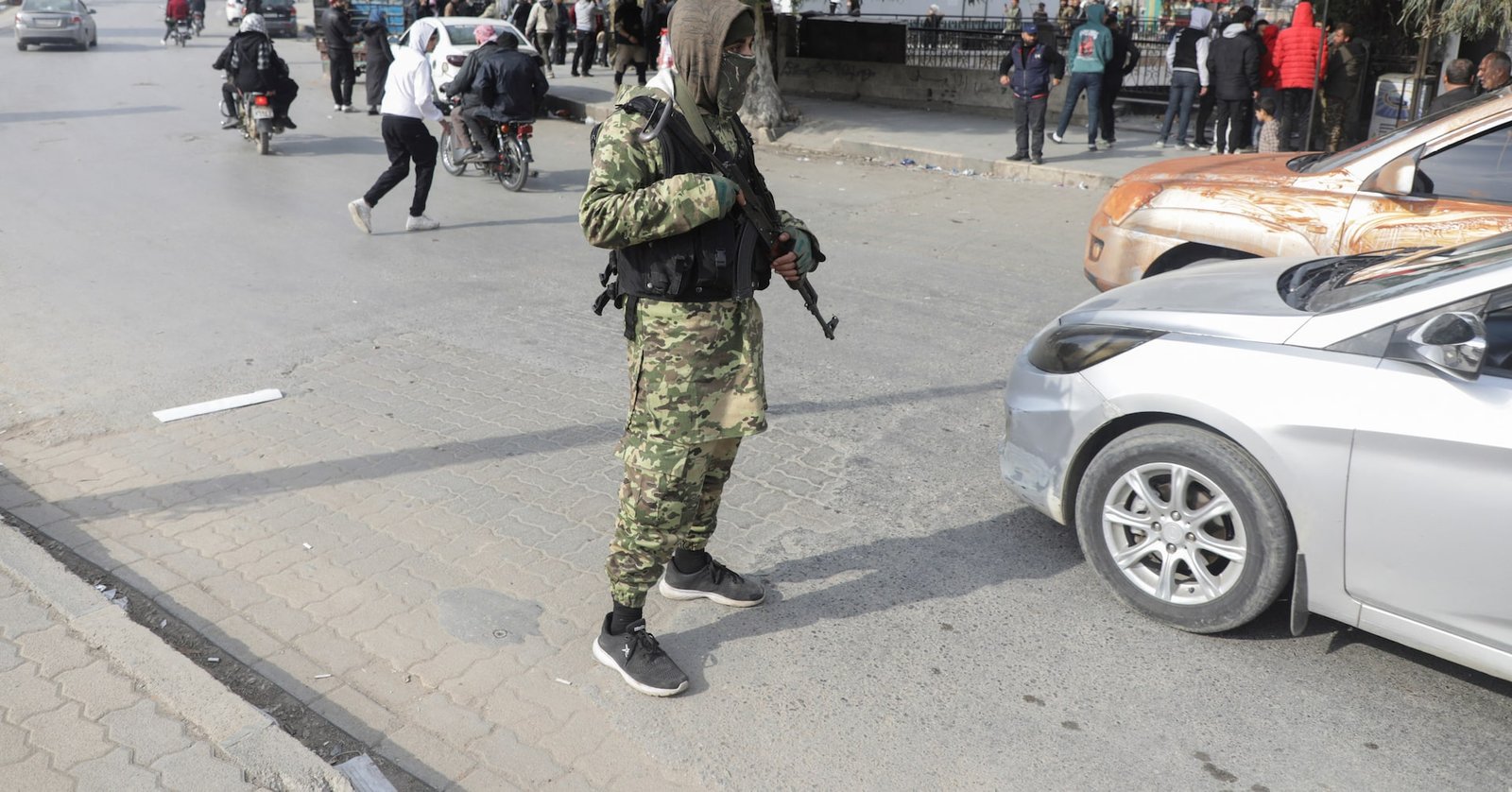 syrian-rebels-seize-fourth-city,-close-in-on-homs-in-threat-to-assad’s-rule