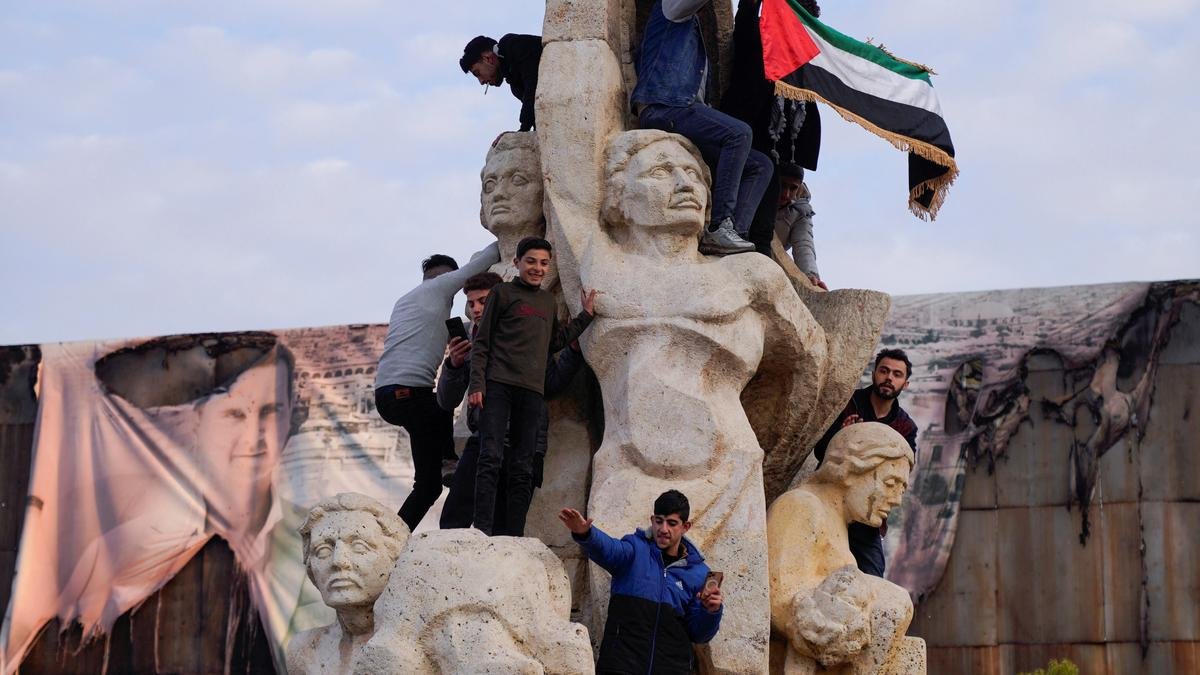 assad-flees-damascus,-say-senior-army-officers;-syrian-rebels-take-capital