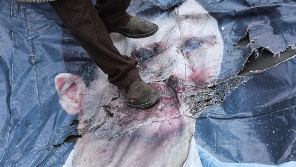 syria-civil-war-live-updates:-rebels-work-to-form-government,-restore-order-after-assad-ouster