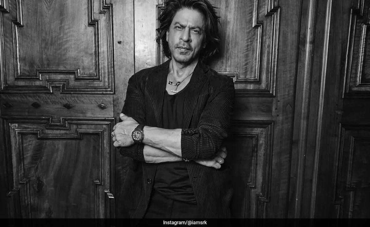 shah-rukh-khan-got-the-taste-of-“our-india”-in-new-york-at-this-popular-indian-restaurant