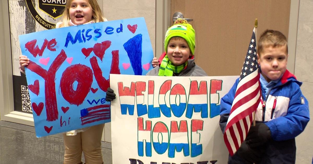 after-a-10-month-deployment,-the-34th-“red-bull”-infantry-division-returns-home