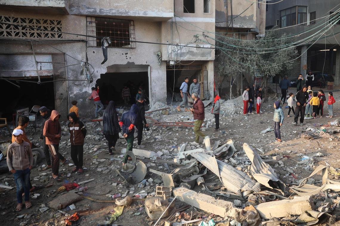 gaza-rescuers-say-israeli-strikes-kill-33,-hit-flour-trucks