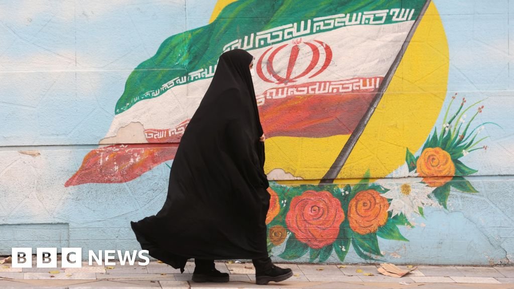 iran-pauses-controversial-new-dress-code-law