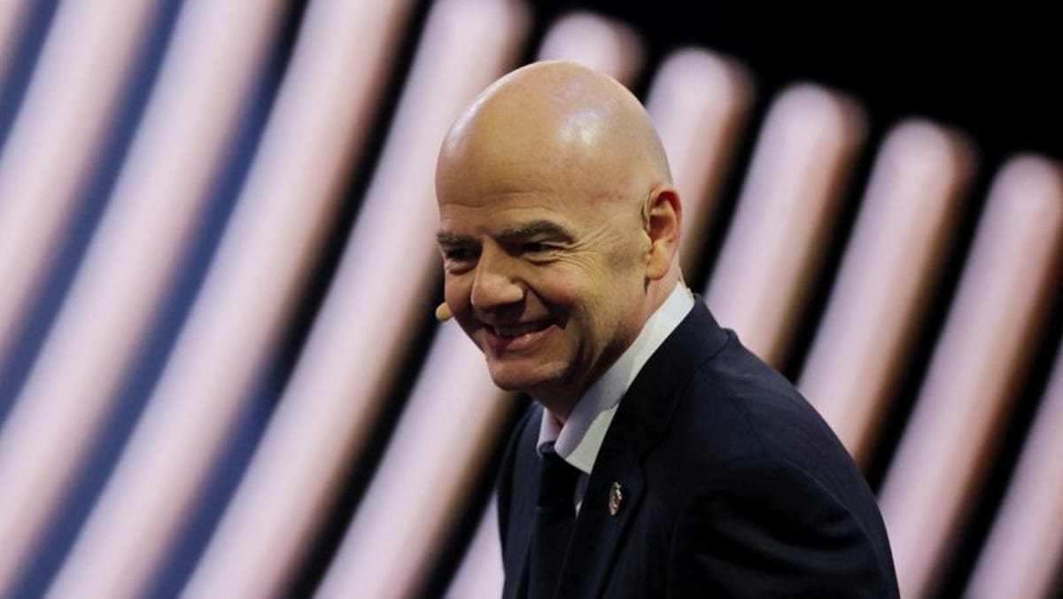 fifa-chief-hails-women-only-crowd-at-iranian-top-flight-clash