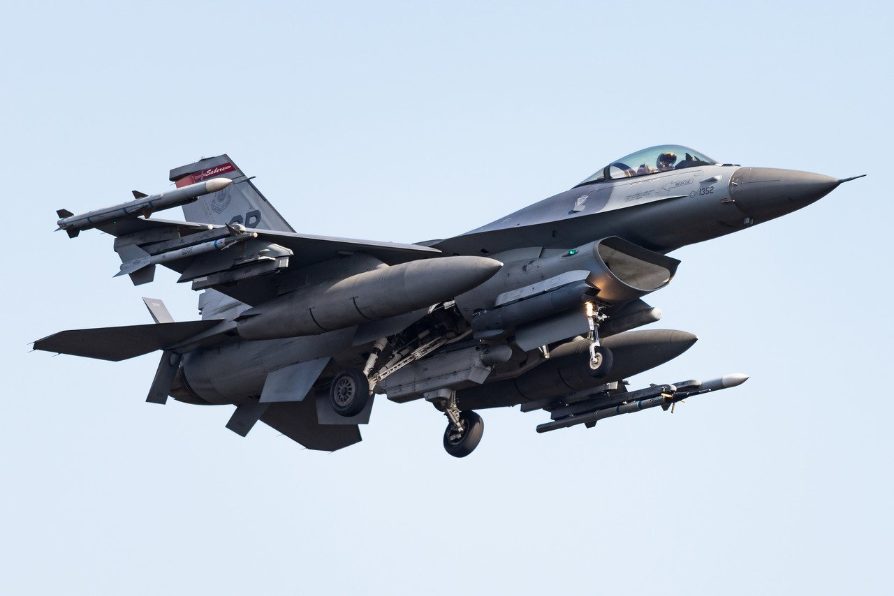 why-does-iran-still-fly-the-f-14-tomcat?