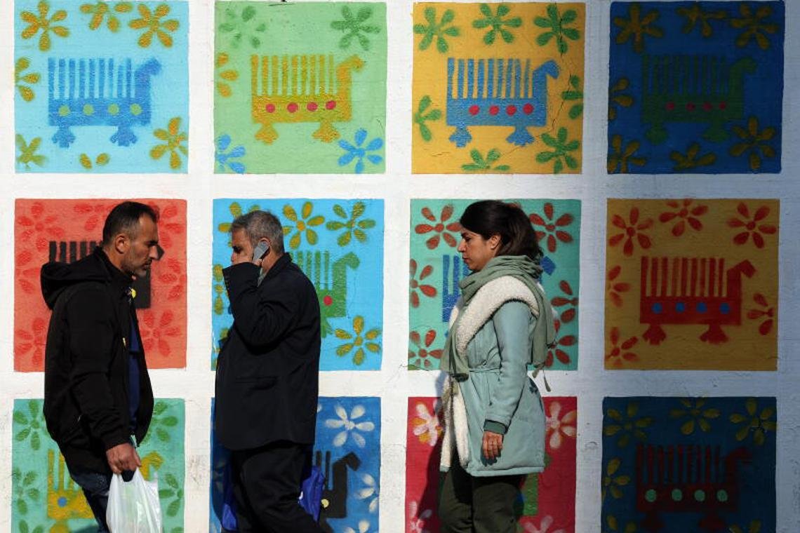 iran-to-ease-internet-restrictions-and-lift-ban-on-whatsapp,-google-play