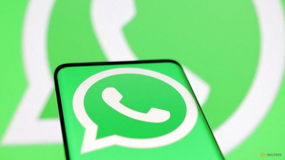iran-lifts-ban-on-whatsapp-and-google-play,-state-media-says