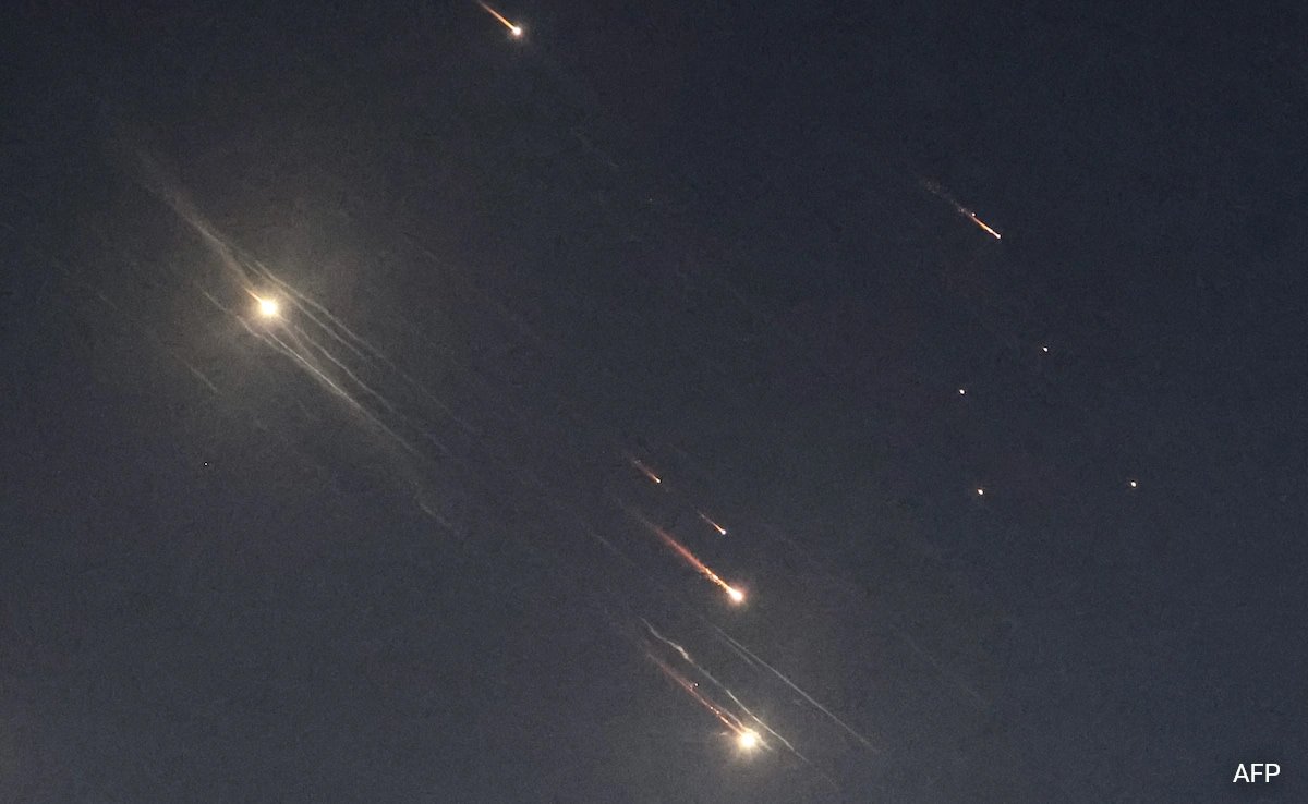yemen’s-houthi-rebels-hit-israel’s-tel-aviv-with-ballistic-missile,-drones