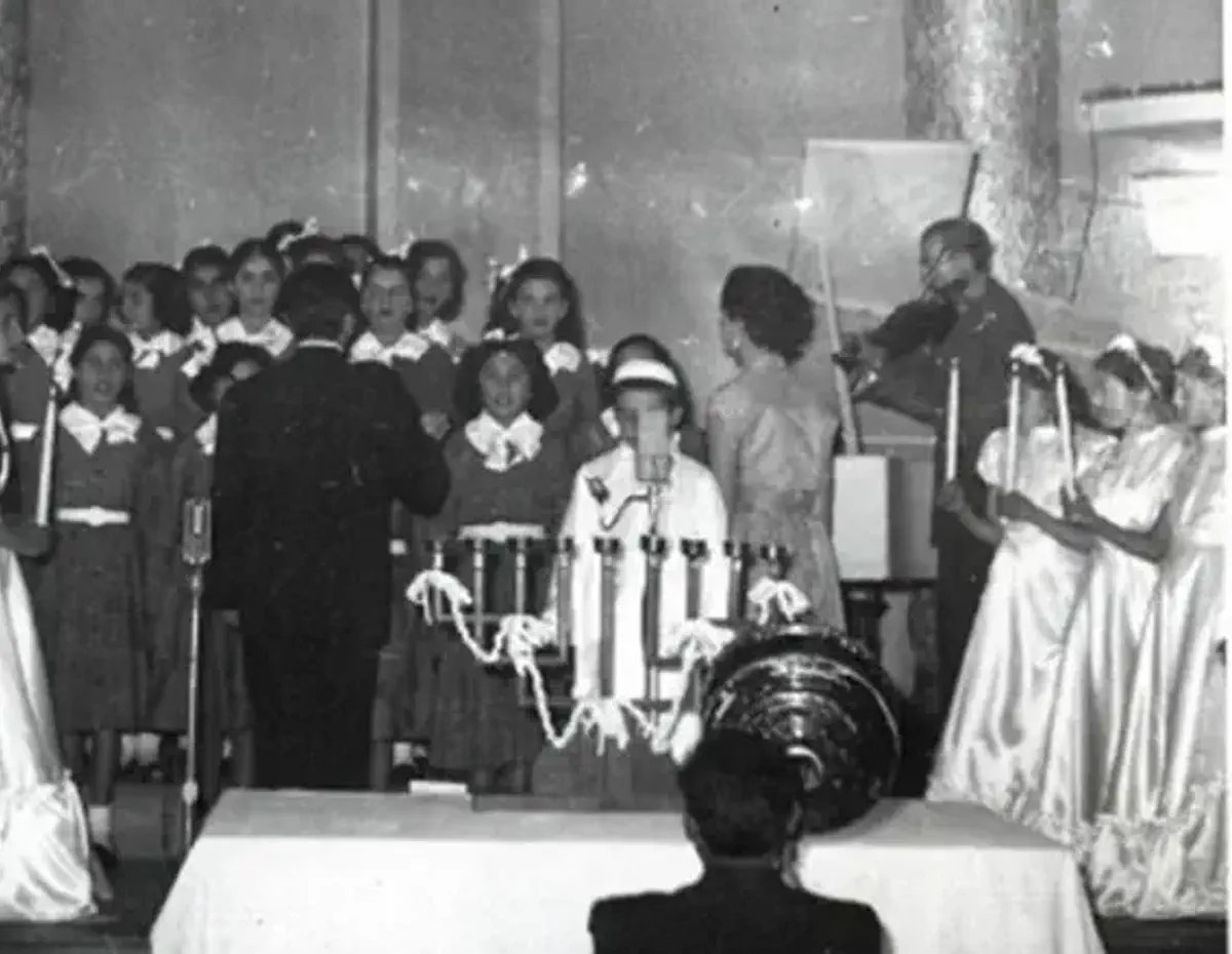 rare-photos:-hanukkah-menorahs-in-the-heart-of-tehran