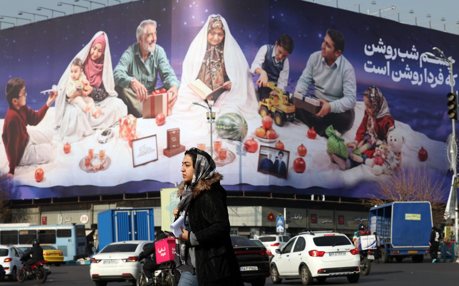 iran-lifts-2-year-ban-on-whatsapp,-google-play,-but-social-media-censorship-remains