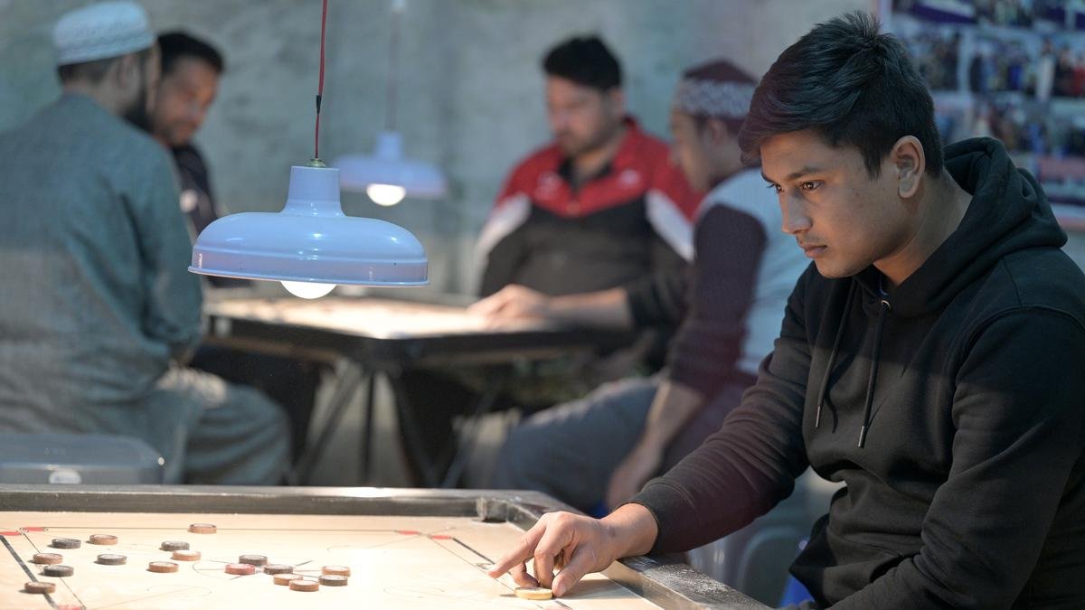 pocketing-the-queen,-and-other-carrom-connections