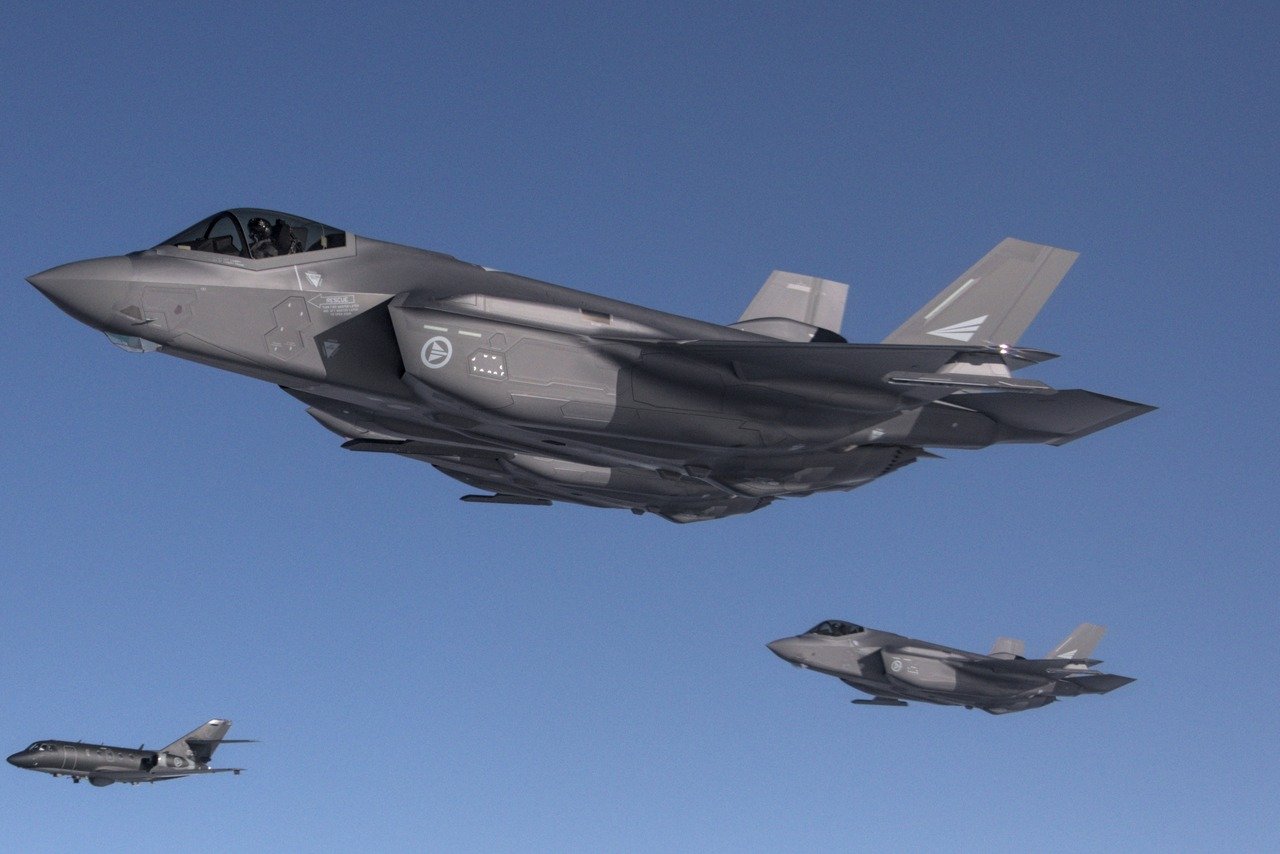 “billions-of-dollars-wasted”:-trump’s-team-hates-the-f-35,-pentagon-loves-it