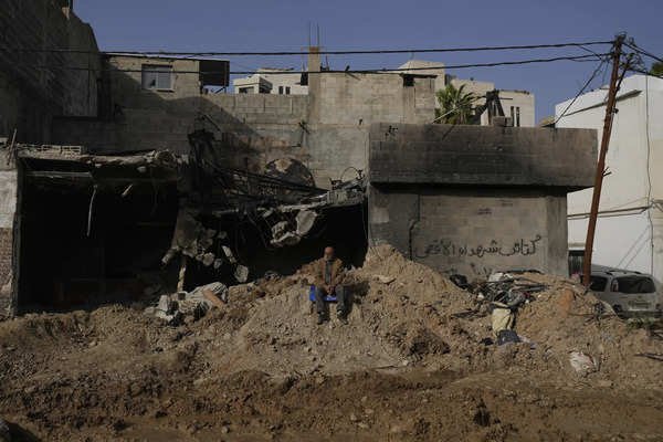 israel-iran-war-news-live-updates:-israel-strikes-houthi-targets-in-yemen,-killing-six