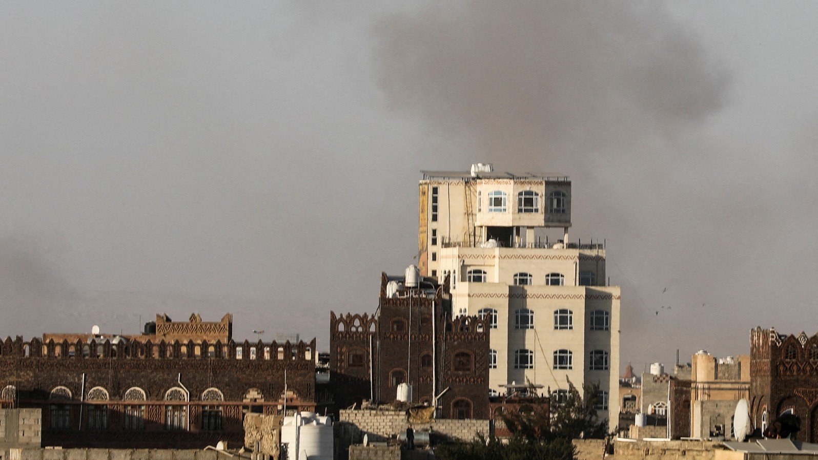 israel-attacks-yemen’s-sanaa-airport,-ports-and-power-stations-in-major-offensive