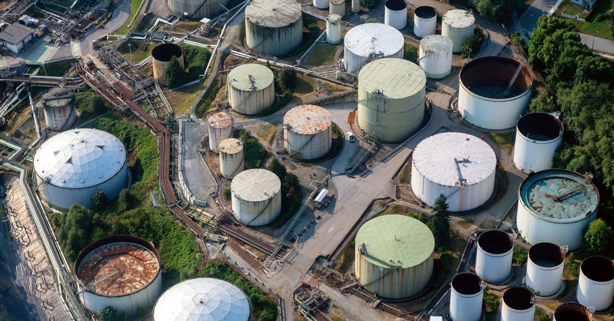 oil-drifts-in-slow-year-end-trade-as-investors-weigh-2025-risks