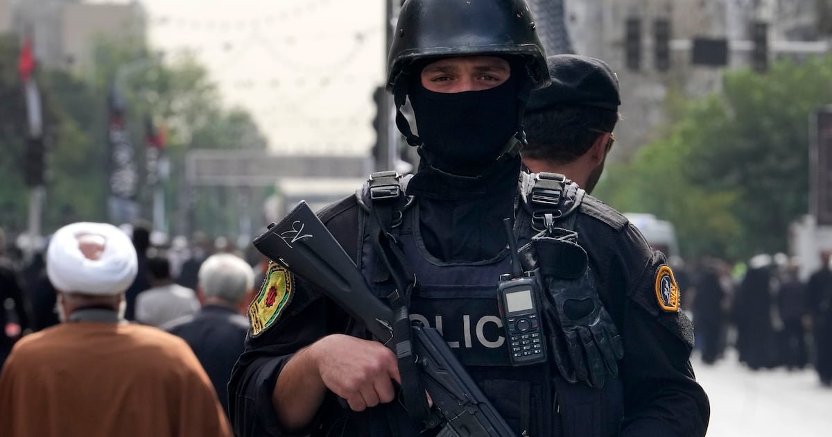 suicide-bomber-kills-police-commander-in-southern-iran,-reports-say