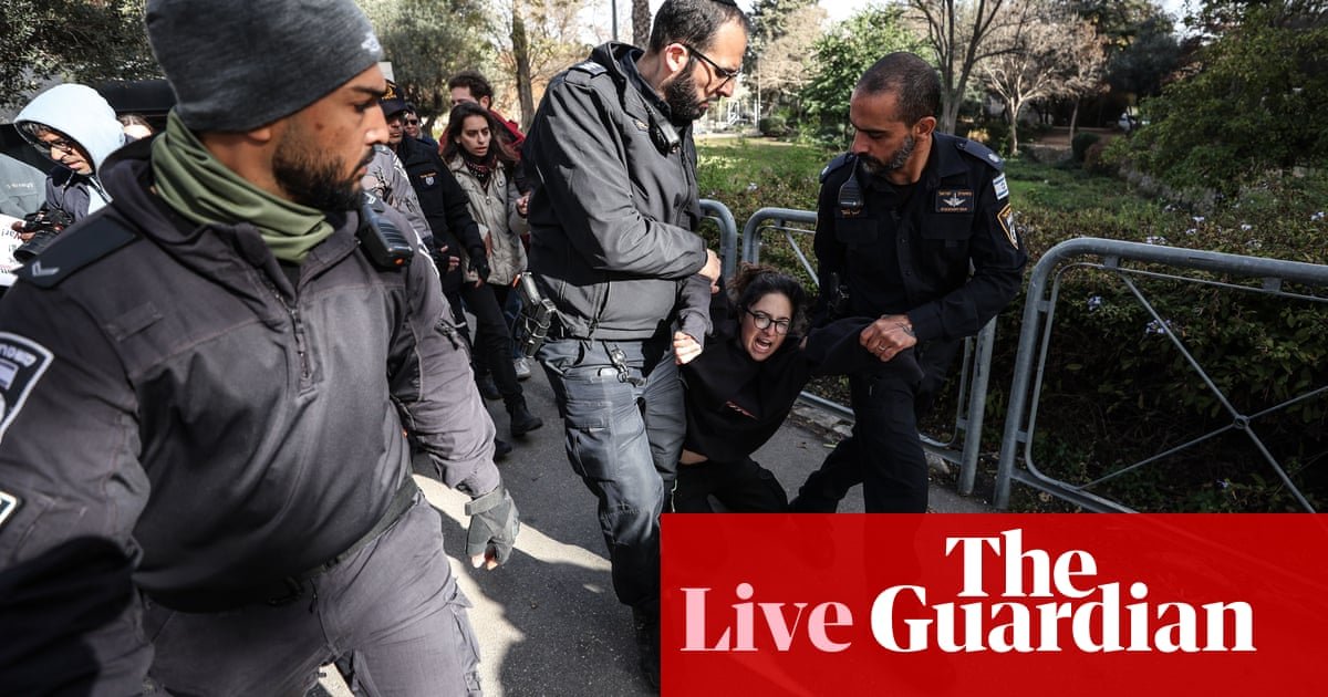 demonstrators-arrested-outside-netanyahu’s-jerusalem-home-–-as-it-happened