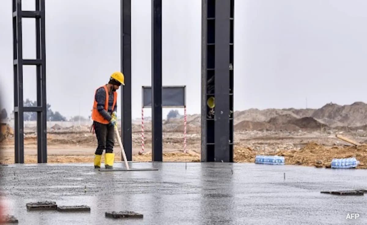 16,000-indian-construction-workers-enter-israel,-replace-barred-palestinians