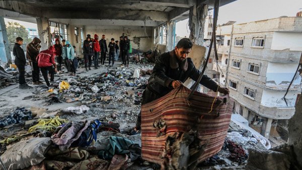 israel-pounds-gaza’s-jabalia-as-displacement-tents-flood-amid-thunderstorms