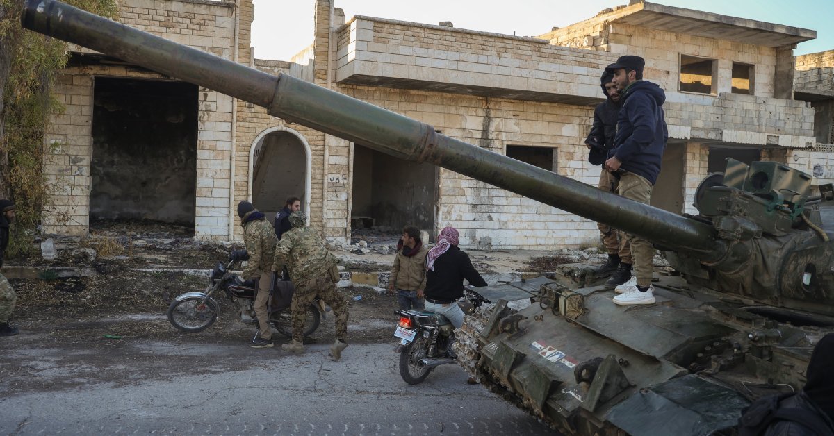syria-sends-in-reinforcements-to-halt-insurgents-from-advancing-after-seizing-aleppo