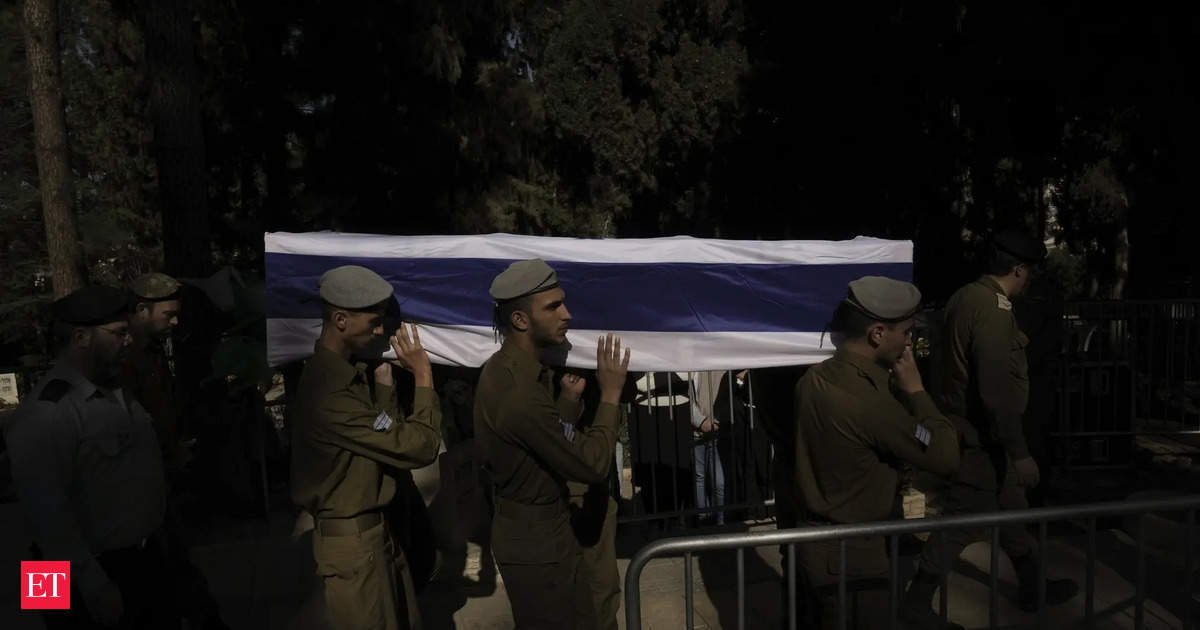 un-halts-aid-shipments-through-gaza’s-main-crossing-after-looting.-it-blames-the-crisis-on-israel