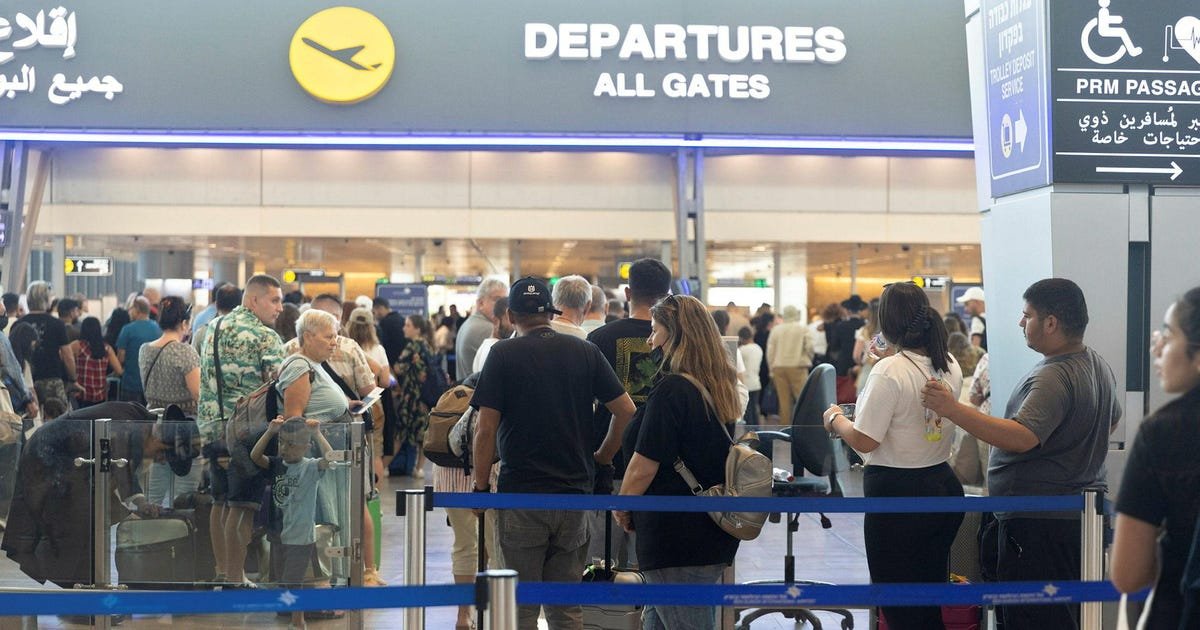 israel’s-population-growth-slows-as-emigration-soars,-with-83,000-leaving-in-2024