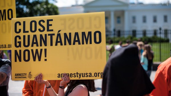 us-transfers-11-yemeni-prisoners-from-guantanamo-to-oman-after-over-two-decades-without-charge