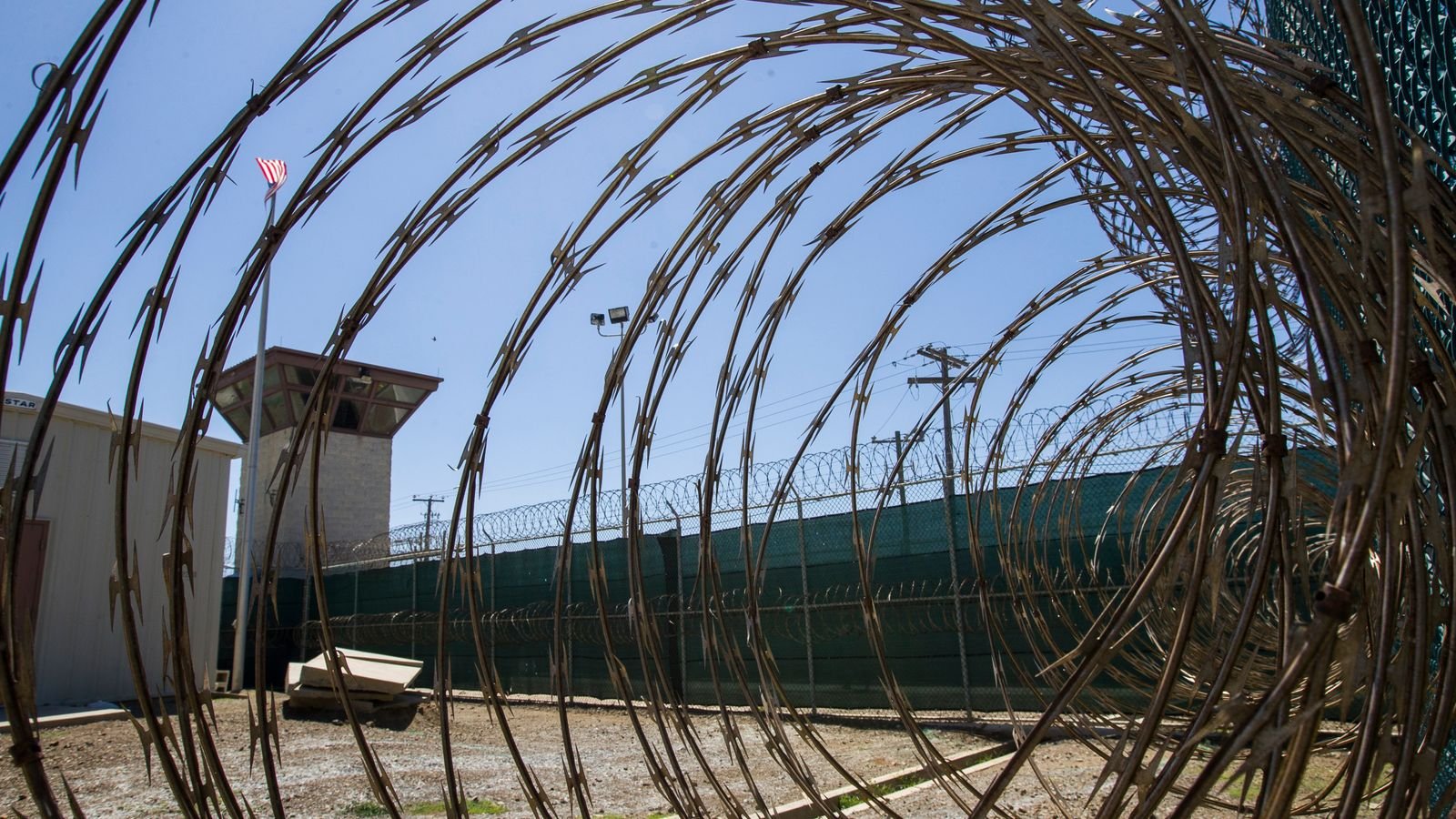 us-sends-11-guantanamo-bay-detainees-to-oman