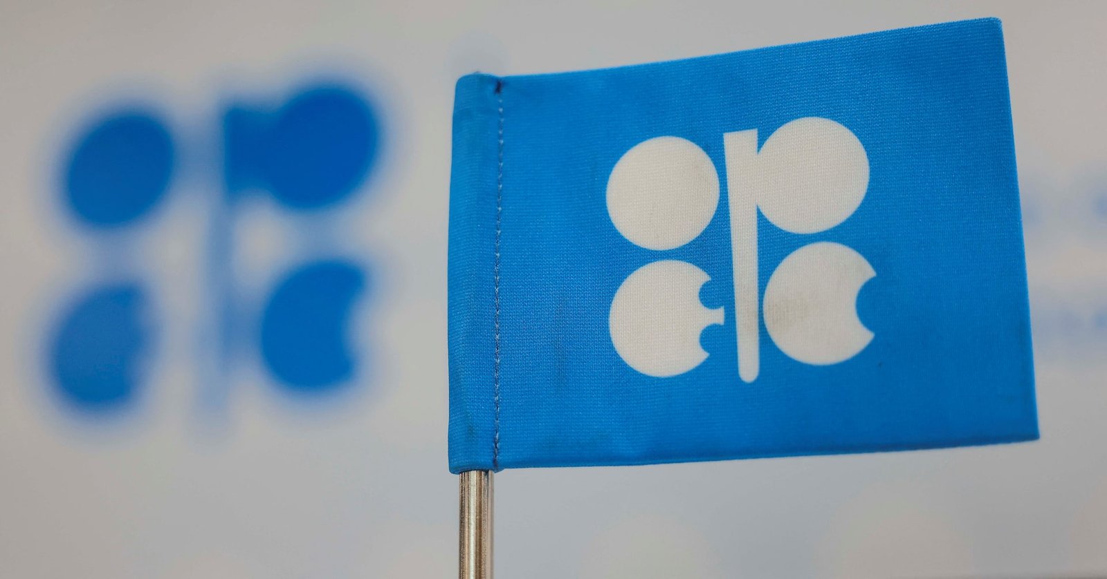 opec-oil-output-falls-in-december-on-uae-and-iran,-survey-finds