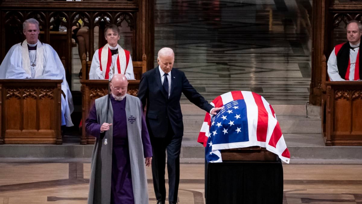 jimmy-carter-briefly-unites-us-as-presidents-attend-funeral