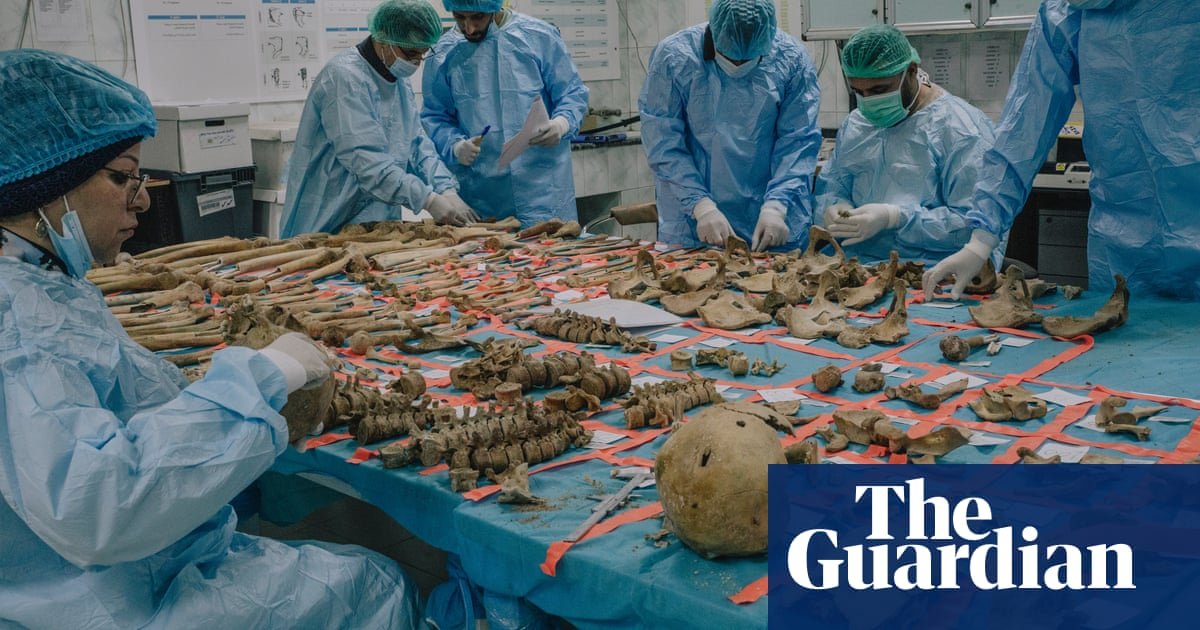 uncovering-iraq’s-mass-graves:-the-painstaking-search-for-missing-loved-ones-–-photo-essay