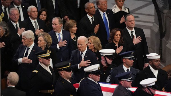 jimmy-carter-briefly-unites-us-as-presidents-attend-funeral
