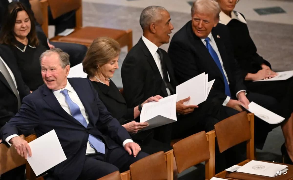 “find-a-quiet-place”:-lip-readers-decipher-trump,-obama’s-conversation